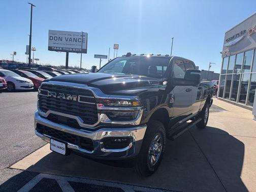 2026 RAM 2500 Tradesman Crew Cab 4x4 6'4' Box