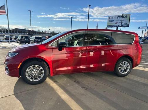 2025 Chrysler Pacifica L