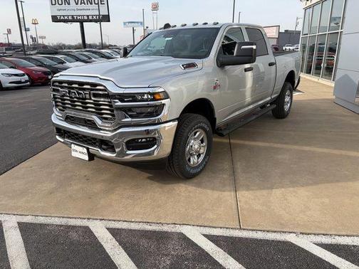 2026 RAM 2500 Tradesman Crew Cab 4x4 6'4' Box