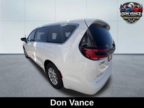 Bright White Clearcoat 2026 Chrysler Pacifica L