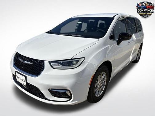 Bright White Clearcoat 2026 Chrysler Pacifica L