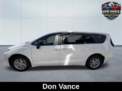 Bright White Clearcoat 2026 Chrysler Pacifica L