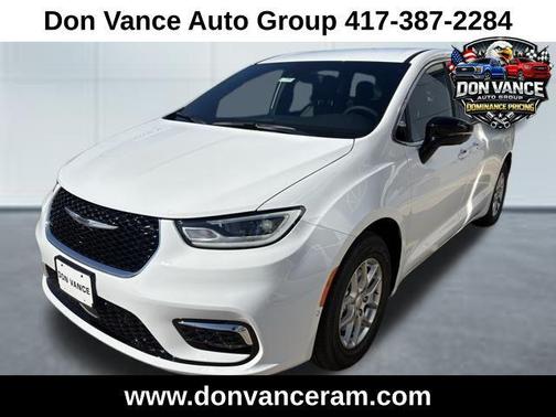 Bright White Clearcoat 2026 Chrysler Pacifica L