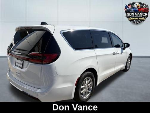 Bright White Clearcoat 2026 Chrysler Pacifica L