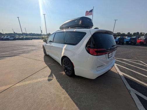 2025 Chrysler Pacifica L