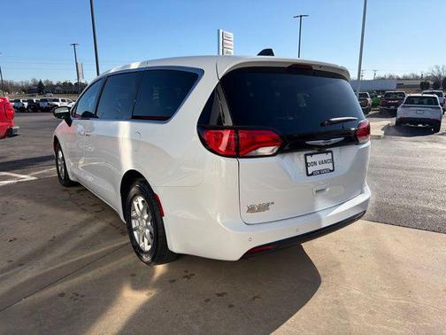 2026 Chrysler Voyager LX