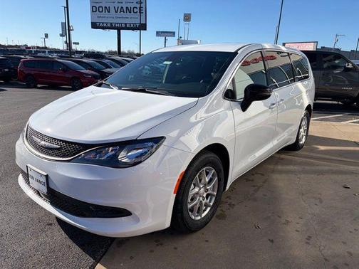 2026 Chrysler Voyager LX