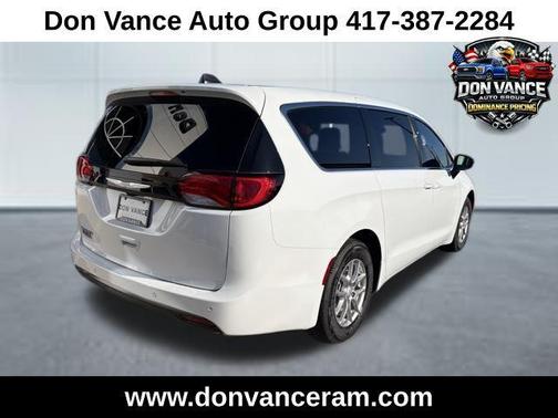 2026 Chrysler Voyager LX