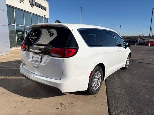 2026 Chrysler Voyager LX