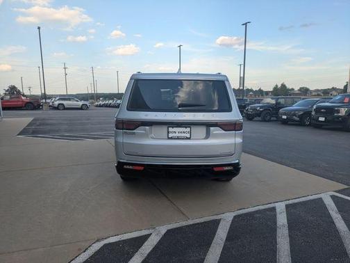 2023 Jeep Wagoneer L Series II 4x4