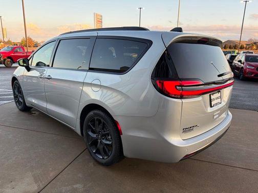 2026 Chrysler Pacifica L