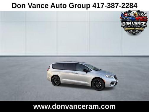 Silver Mist Clearcoat 2026 Chrysler Pacifica L