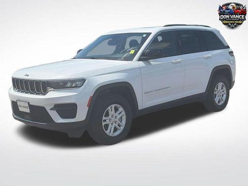 Bright White Clearcoat 2023 Jeep Grand Cherokee Laredo