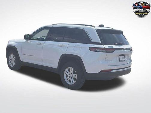 Bright White Clearcoat 2023 Jeep Grand Cherokee Laredo
