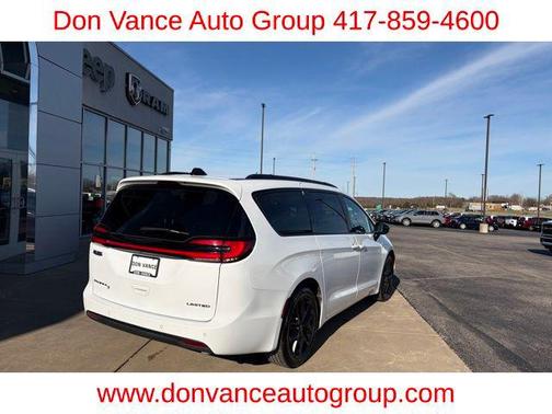 Bright White Clearcoat 2025 Chrysler Pacifica Limited
