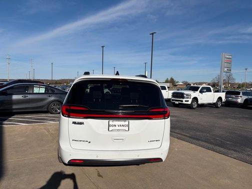 2025 Chrysler Pacifica Limited