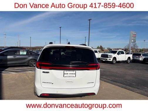 Bright White Clearcoat 2025 Chrysler Pacifica Limited