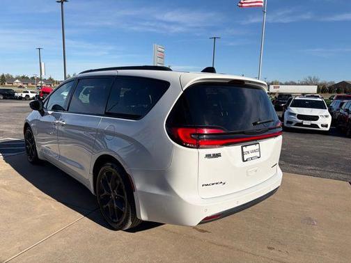 2025 Chrysler Pacifica Limited