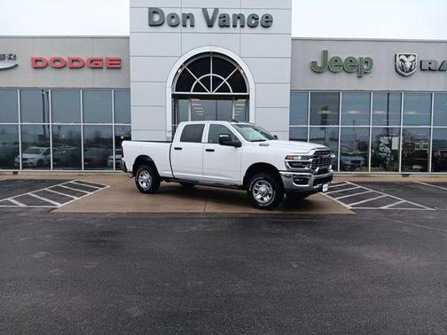 2026 RAM 3500 Tradesman Crew Cab 4x4 6'4' Box