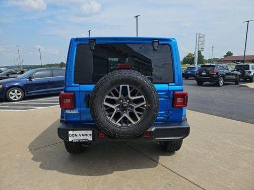 2024 Jeep Wrangler 4-Door Sahara 4x4