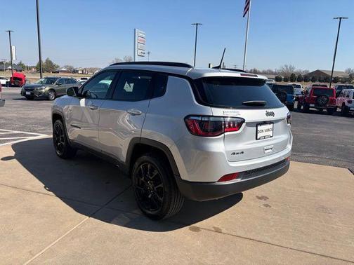 Silver Zynith Metallic Clearcoat 2026 Jeep Compass Latitude