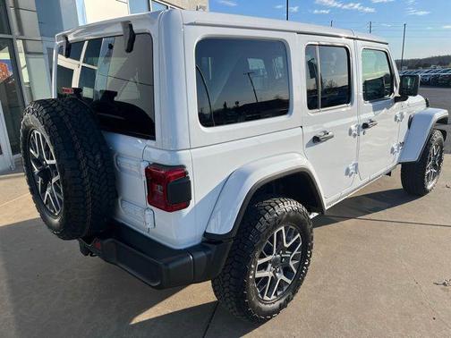 2025 Jeep Wrangler 4-Door Sahara 4x4