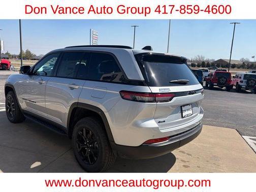 2026 Jeep Grand Cherokee Altitude