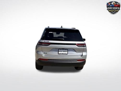 Silver Zynith 2026 Jeep Grand Cherokee Altitude