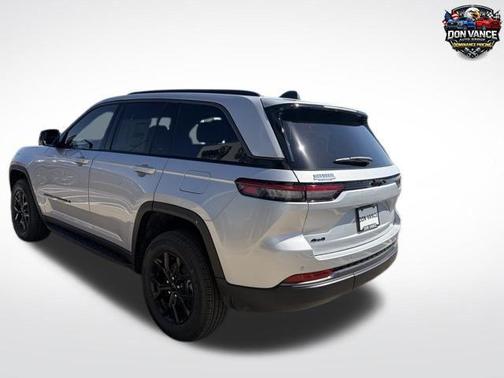 Silver Zynith 2026 Jeep Grand Cherokee Altitude