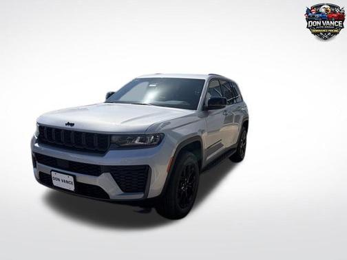Silver Zynith 2026 Jeep Grand Cherokee Altitude