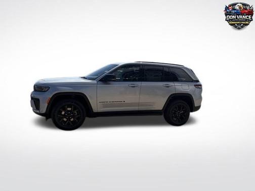 Silver Zynith 2026 Jeep Grand Cherokee Altitude