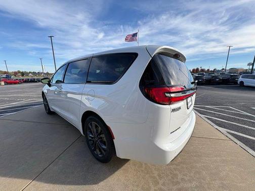 2026 Chrysler Pacifica L