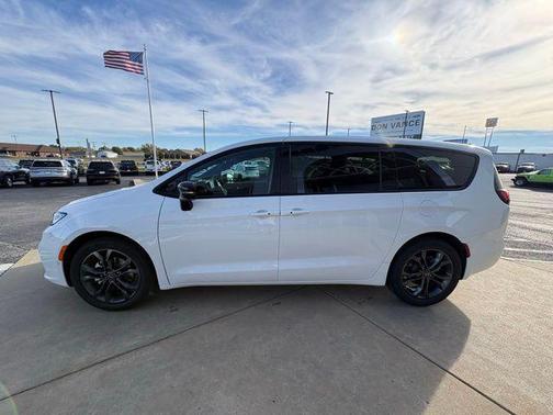 2026 Chrysler Pacifica L