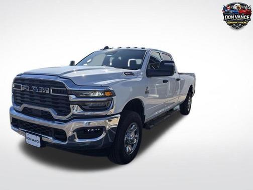 Bright White Clearcoat 2026 RAM 3500 Tradesman Crew Cab 4x4 8' Box