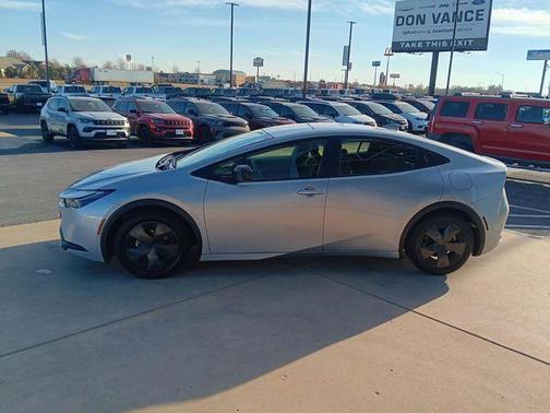 2025 Toyota Prius LE