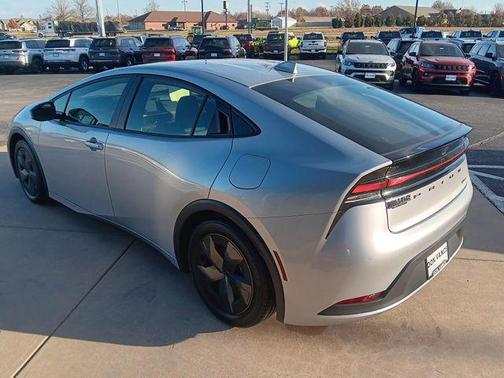 2025 Toyota Prius LE