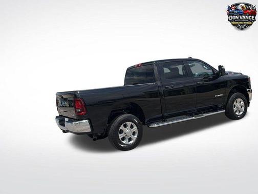 Diamond Black Crystal Pearlcoat 2026 RAM 2500 Big Horn Crew Cab 4x4 6'4' Box