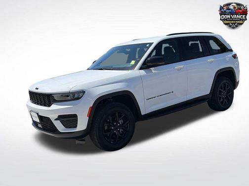 Bright White Clearcoat 2024 Jeep Grand Cherokee Altitude