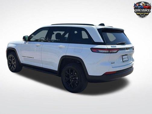 Bright White Clearcoat 2024 Jeep Grand Cherokee Altitude