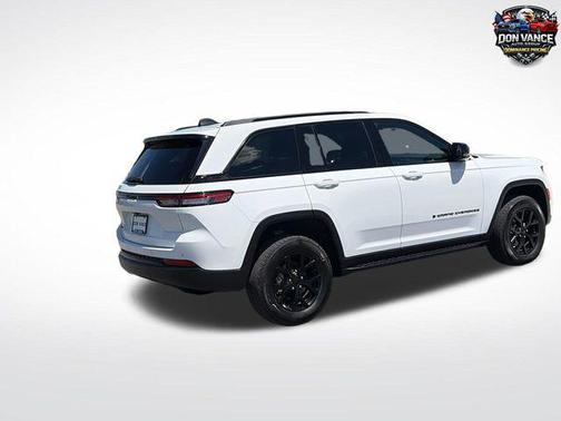 Bright White Clearcoat 2024 Jeep Grand Cherokee Altitude