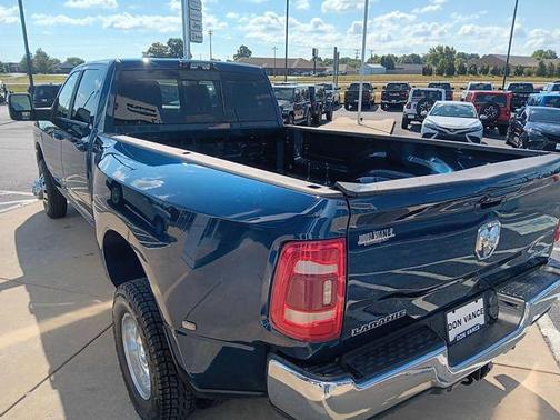 2024 RAM 3500 Laramie Crew Cab 4x4 8' Box