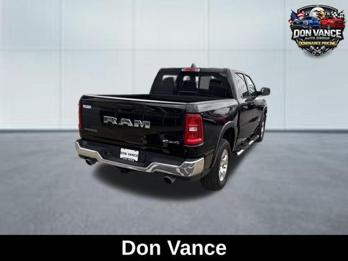 Diamond Black Crystal Pearlcoat 2025 RAM 1500 Big Horn/Lone Star