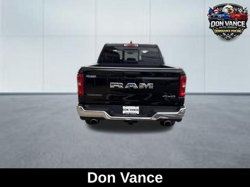 Diamond Black Crystal Pearlcoat 2025 RAM 1500 Big Horn/Lone Star