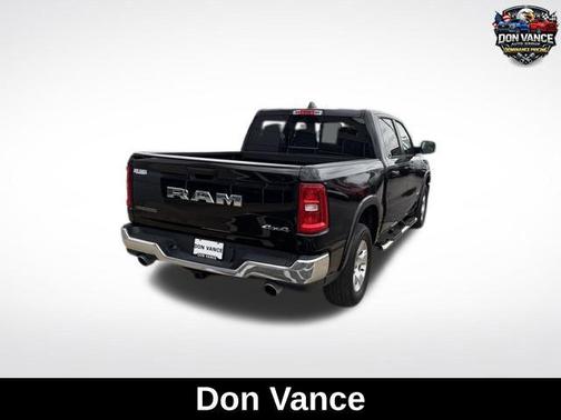 Diamond Black Crystal Pearlcoat 2025 RAM 1500 Big Horn/Lone Star