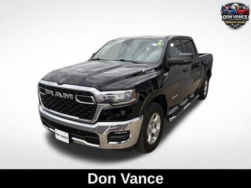 Diamond Black Crystal Pearlcoat 2025 RAM 1500 Big Horn/Lone Star