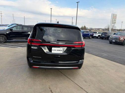 2025 Chrysler Pacifica L