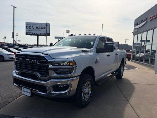 2026 RAM 2500 Tradesman Crew Cab 4x4 6'4' Box