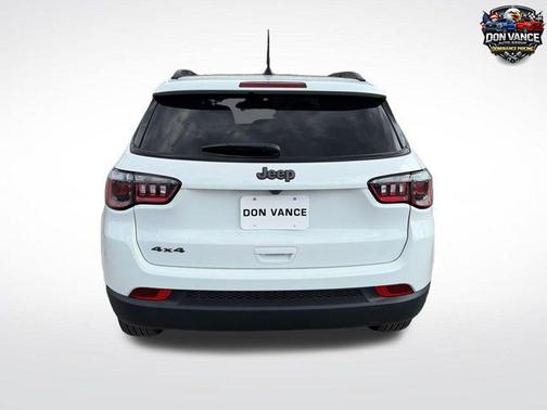 Bright White Clearcoat 2026 Jeep Compass Latitude
