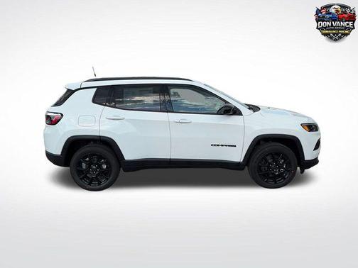 Bright White Clearcoat 2026 Jeep Compass Latitude