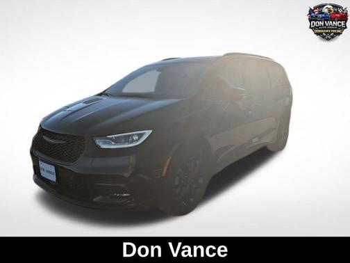 Diamond Black Crystal Pearlcoat 2026 Chrysler Pacifica Limited